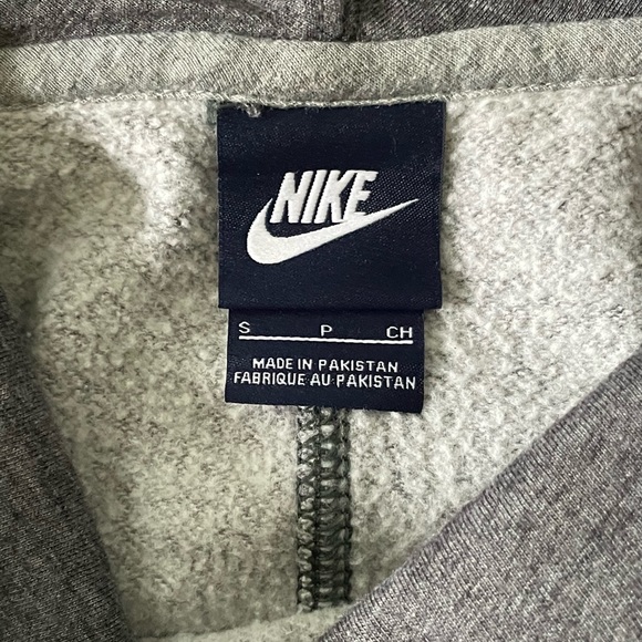 Women's Nike short sleeve hoodie - Picture 3 of 4